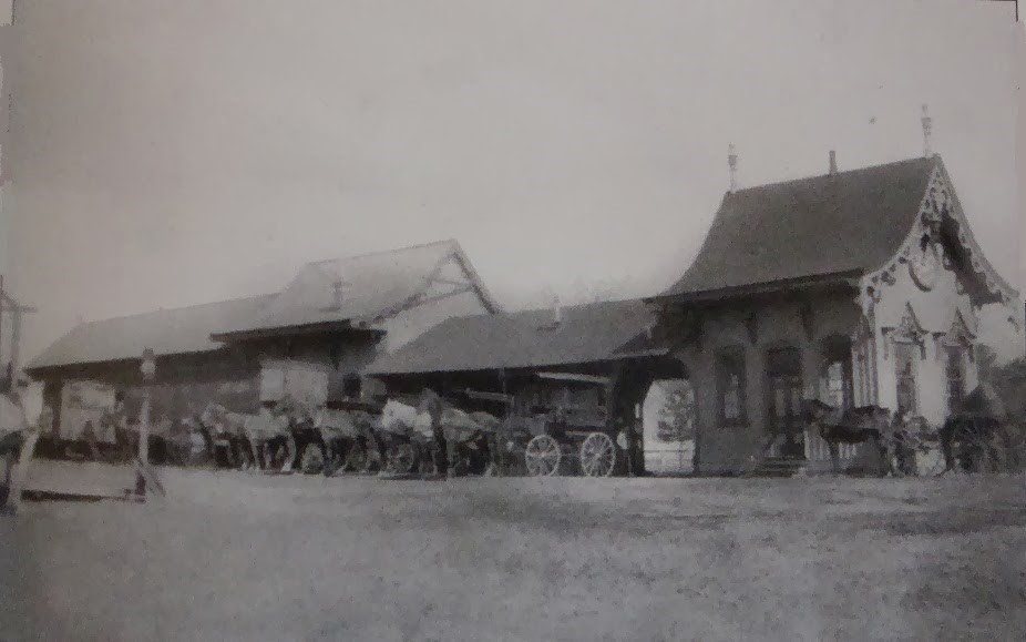 1880s: The Victorian depot, with carriages waiting