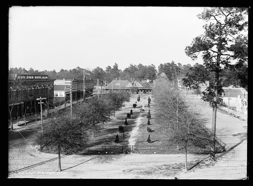 c. 1906: The whole square from the Town Hall tower